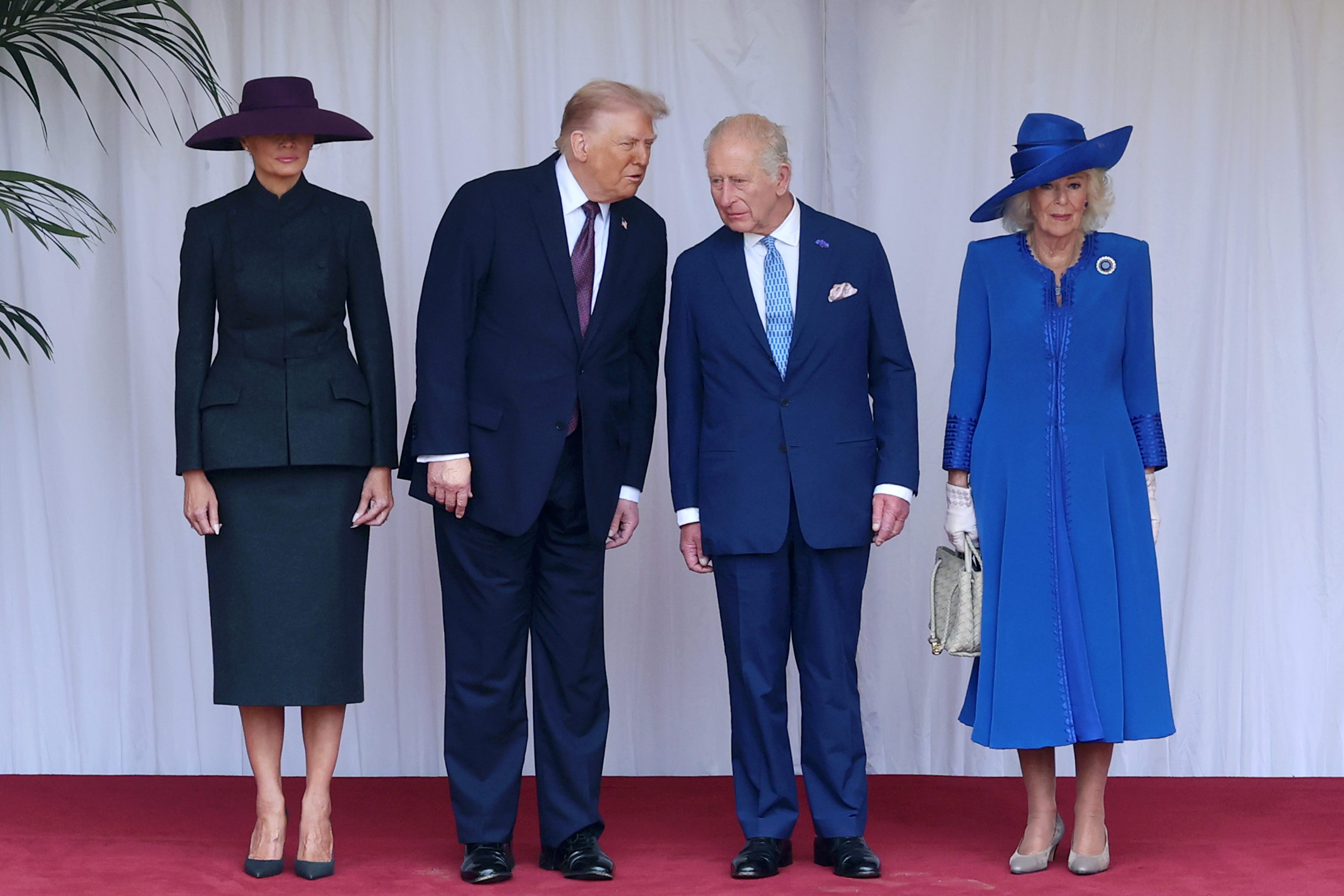 The King and Queen exchanged gifts with the US president and First Lady